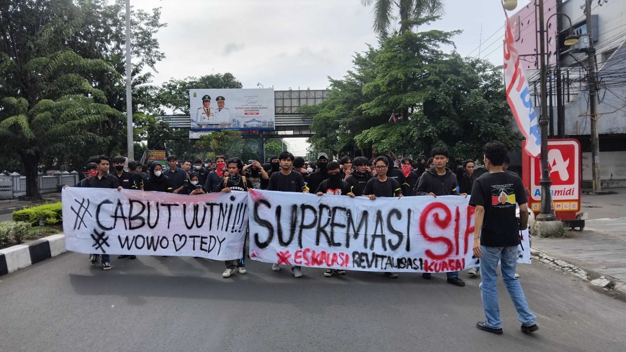 Bumihanguskan Fasisme Militer