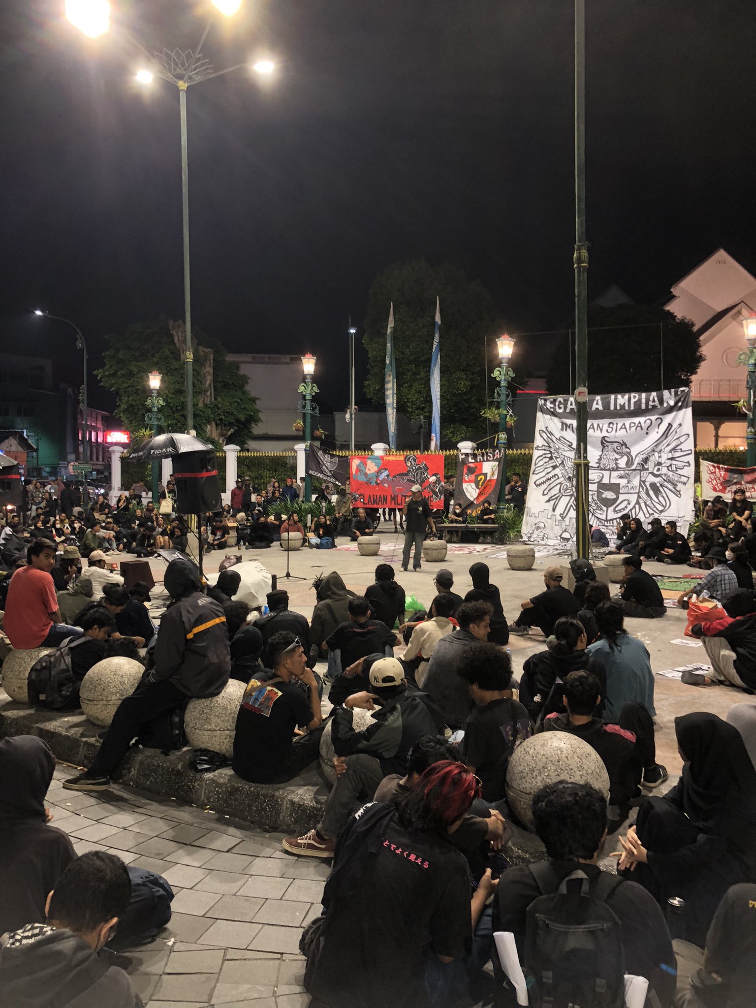 Panggung Rakyat: Negara Sedang Gawat